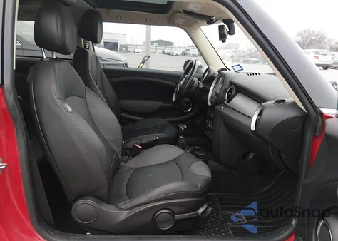 2011 Mini Cooper z USA, uszkodzony, nr VIN WMWSU3C57BT098142